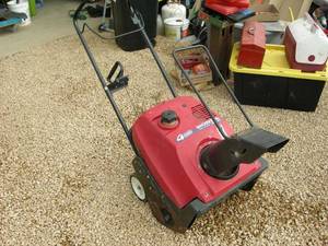 lot 46 image: Honda Harmony Snowblower