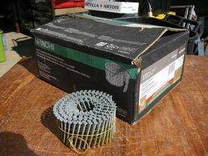 lot 69 image: Hitachi Wire Coil Nails
