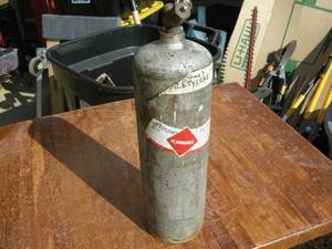 lot 86 image: Acetylene Gas Bottle