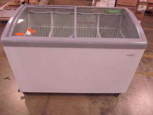 lot 28 image: PREMIUM 9.5 cu. ft. Curved Glass Top Chest Freezer in White PFR950G