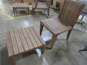lot 217 image: Outdoor Patio Chair and Small Table.