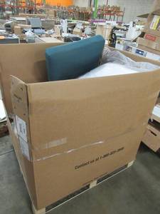 lot 226 image: WHOLESALE MIXED PALLET - MISCELLANEOUS OUTDOOR PATIO CUSHIONS