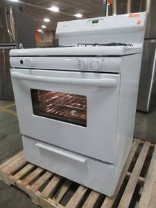 lot 289 image: Frigidaire 5.0 cu. ft. Gas Range with Manual Clean in White, FCRG3015AWA - Missing Knob Adapter for 1 knob.