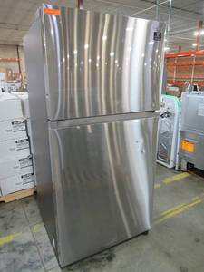 lot 2 image: Samsung 21.1-cu ft Top-Freezer Refrigerator (Stainless steel) ENERGY STAR RT21M6213SR - Slight Scratch and Dents On Front Doors.