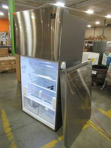 lot 290 image: Samsung 21.1-cu ft Top-Freezer Refrigerator (Stainless steel) ENERGY STAR RT21M6213SR - Slight Dent On Front Door