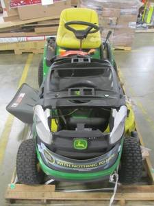 lot 14A image: John Deere D105 42 in. 17.5 HP Automatic Front-Engine Riding Mower BG20974