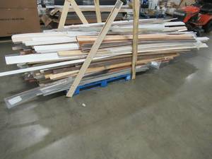 lot 300 image: MIXED PALLET OF MISCELLANEOUS TRIM AND MOULDING