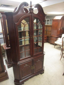 LEXINGTON CORNER CHINA CABINET, WITH LIGHTED INTERIOR