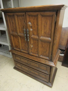 NATIONAL MT. AIRY SOLID WOOD DRESSER