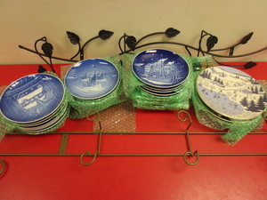 VINTAGE BING & GRONDAHL COPENHAGEN PORCELAIN X-MAS PLATES, ARABIA FINLAND JULTALLRIK X-MAS PLATES