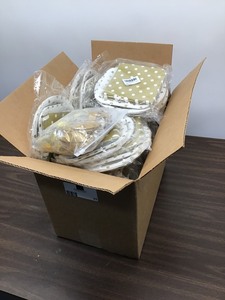 lot 23 image: Huge Mixed Lot Of Party Supplies Disposable Plates, Napkins and Balloons
