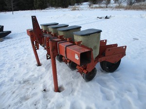 ALLIS CHALMERS  4-ROW PLATE PLANTER
