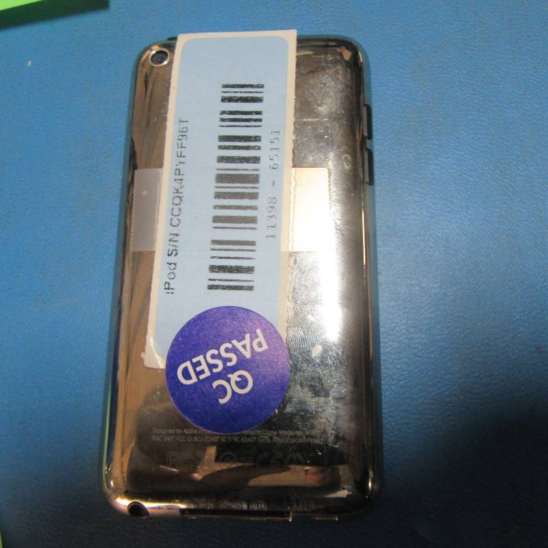lot 72 image: Apple IPOD TOUCH wCharging Cord  Tested