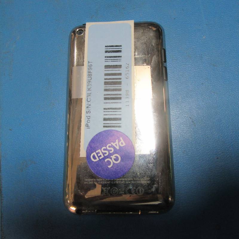 lot 73 image: Apple IPOD TOUCH wCharging Cord  Tested