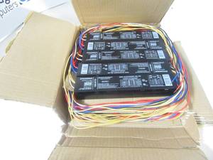 lot 11 image: Box of 8 New SVLVANIA Quicktonic QHI 4x32TBUNV ISL-SC 120-277V