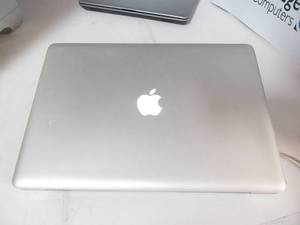 lot 1 image: Apple Macbook  Intel Core i5-540M  2.53GHz 8GB RAM &nbspMac OS X 10.11.6 (El Capitan)