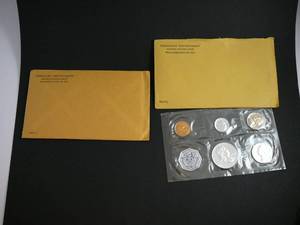 lot 21 image: 1962 U.S. Uncirculated Mint Set Unopened & 1961 U.S. Uncirculated Mint Set Opened