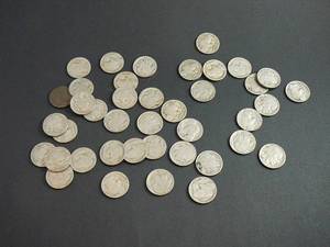 lot 104 image: 40 Buffalo Nickles