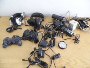 lot 7 image: Headphones - Controllers - Cords