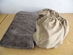 lot 8 image: New Queen Size Throw - Box Soc
