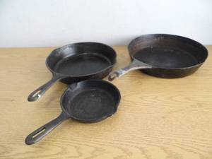 lot 10 image: Lot of 3 Old Frying Pans