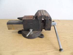 lot 11 image: Vise