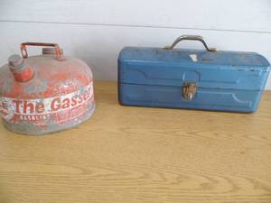 lot 15 image: Gas Can - Toolbox