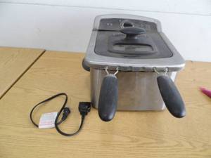 lot 18 image: Dual Basket Deep Fryer