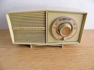lot 25 image: Motorola Radio