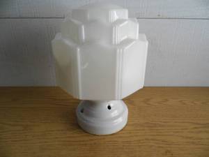 lot 29 image: Antique Light Fixture