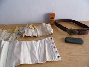 lot 36 image: Belt - Glasses - Braces - Hoppes