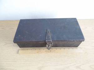 lot 45 image: Steel Box