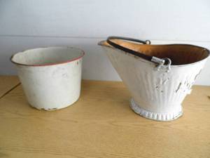 lot 47 image: Coal Bucket - Enamelware Bucket