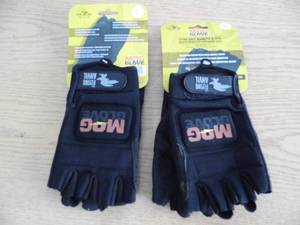 lot 64 image: Lot of 2 Pair MAG Gloves