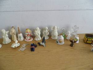 lot 70 image: Angels