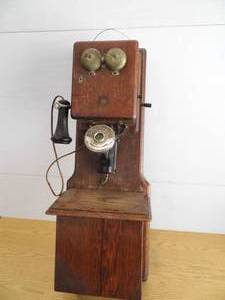 lot 83 image: Antique Telephone