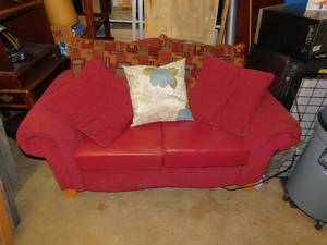 lot 3 image: Red Couch