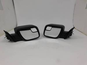 lot 34 image: Vehicle Side View Mirrors