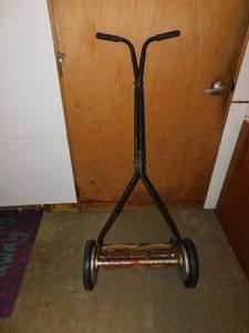 lot 37 image: Great States Push Lawnmower
