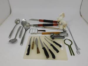 lot 44 image: Misc items