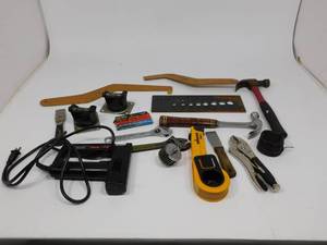 lot 48 image: Misc items