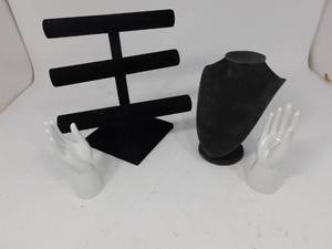lot 81 image: Lot of 3 Items