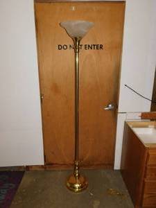 lot 82 image: Floor Lamp
