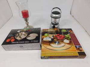 lot 86 image: Lot of 4 Misc Items