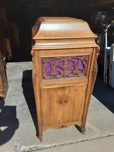 lot 7 image: Antique Silvertone PhonographRecord Cabinet Model E8204. Works. Includes Several Old Record Albums