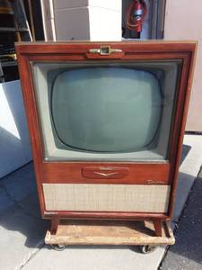 lot 15 image: Vintage RCA Victor Deluxe Black & White Console TV. Powers Up, Has Volume, No Ability To Tune Channels VHFUHF. Vacuum Tubes