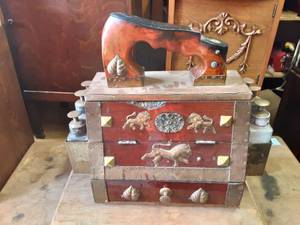 lot 18 image: Vintage Fancy Shoe Shine Kit With Ornamental Brass Details