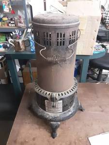 lot 24 image: Vintage Perfection Kerosene Stove