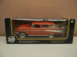 lot 25 image: ROAD TOUGH 118 SCALE DIE CAST 1957 CHEVROLET NOMAD - NEW IN BOX - SEE PICTURES