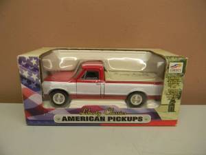 lot 33 image: LIBERTY CLASSICS LIMITED EDITION 1 OF 7500 AMERICAN PICKUPS DIE CAST 1967 Chevrolet CK 1500 Pick Up - SIGNED - NEW IN BOX - HARD TO FIND - SEE PICTURES